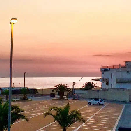 Palazzo Manfredi Vieste, Fronte Mare Con Parcheggio 住宿加早餐酒店 维耶斯泰
