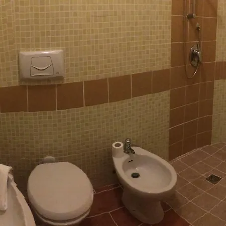 Palazzo Manfredi Vieste, Fronte Mare Con Parcheggio 维耶斯泰