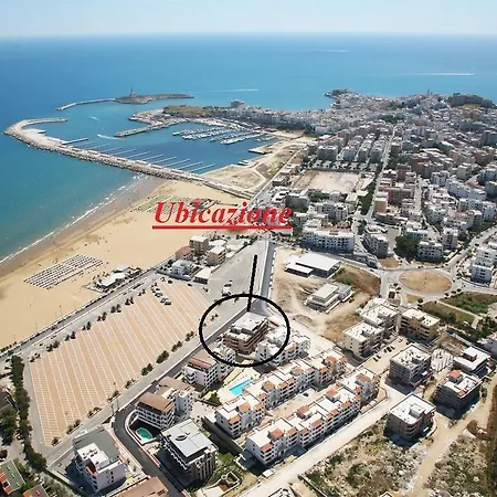 Palazzo Manfredi Vieste, Fronte Mare Con Parcheggio Panzió 4*