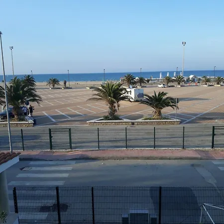 Palazzo Manfredi Vieste, Fronte Mare Con Parcheggio Panzió Vieste
