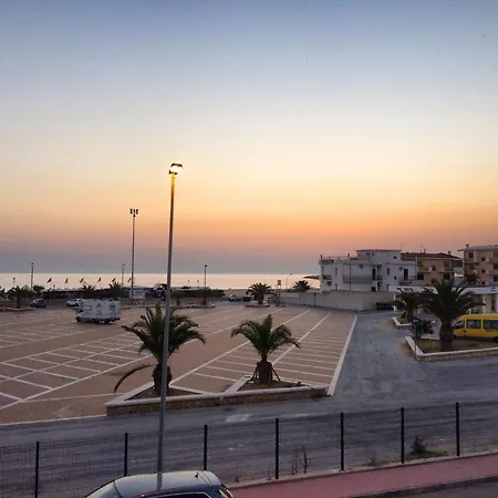 Palazzo Manfredi Vieste, Fronte Mare Con Parcheggio Panzió Vieste
