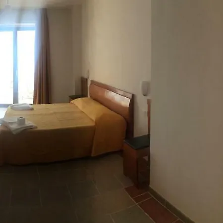 Palazzo Manfredi Vieste, Fronte Mare Con Parcheggio