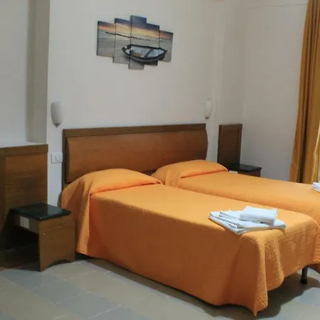 Palazzo Manfredi Vieste, Fronte Mare Con Parcheggio 4* Vieste