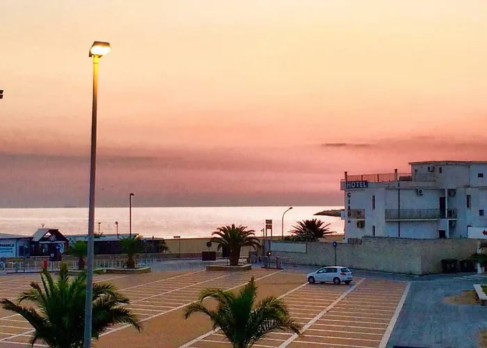 Palazzo Manfredi Vieste, Fronte Mare Con Parcheggio Alojamento de Acomodação e Pequeno-almoço Vieste
