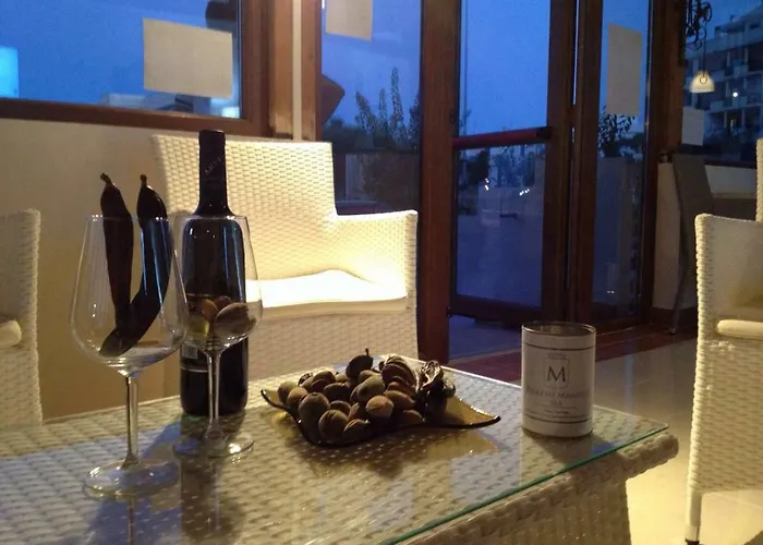 Palazzo Manfredi Vieste, Fronte Mare Con Parcheggio 维耶斯泰